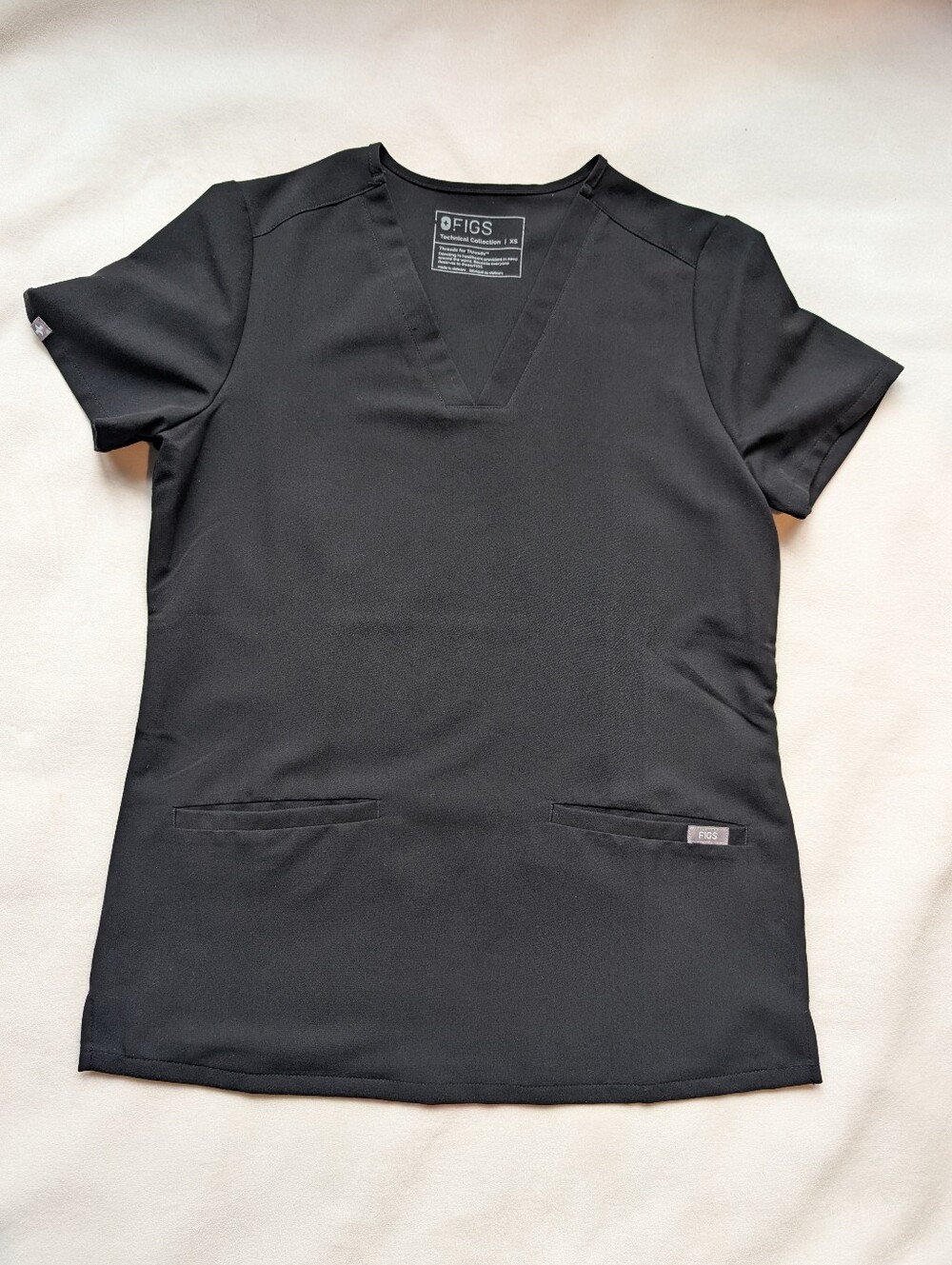 FIGS Casma Technical Collection Black V-Neck Scrub Top XS